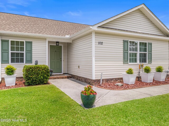 102 Flat Rock Ln, Richlands, NC 28574 - doorway to property with a yard and roof with shingles