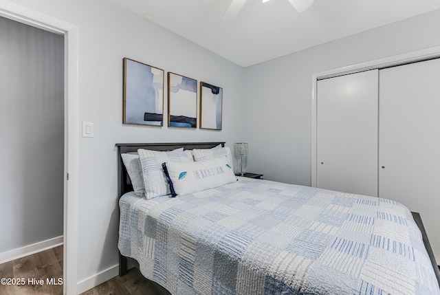 bedroom featuring wood finished floors, a closet, a ceiling fan, and baseboards