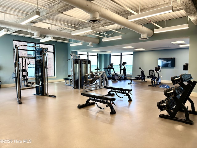 exercise room featuring baseboards