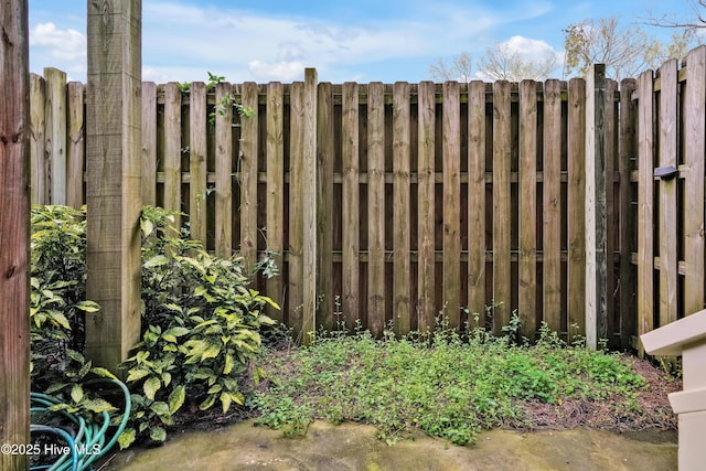 gate featuring fence