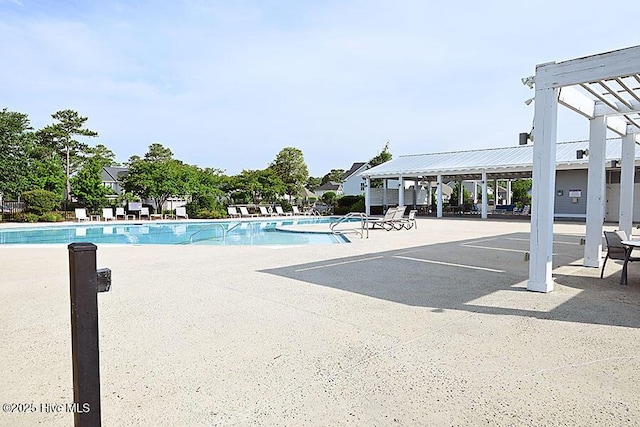 911 Needlerush Rd, Sneads Ferry, NC 28460 - community pool with a patio area