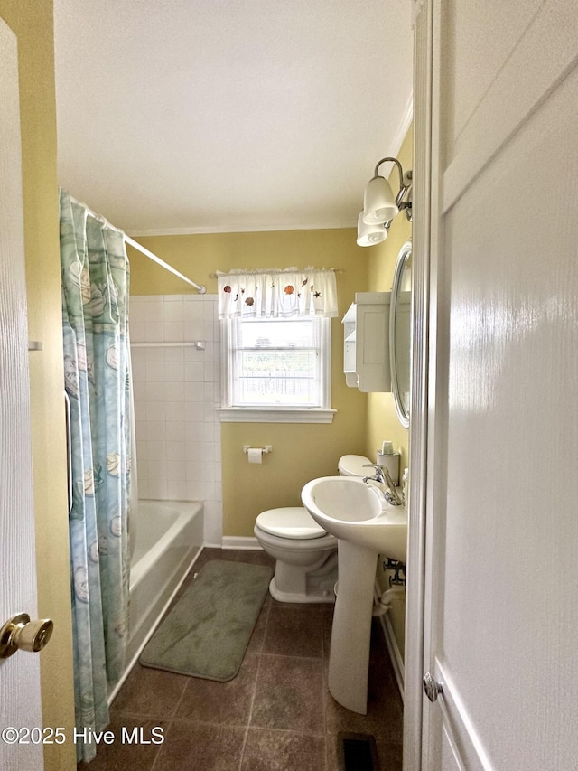706 E Country Club Dr, Tarboro, NC 27886 - bathroom featuring toilet, shower / tub combo with curtain, visible vents, tile patterned floors, and baseboards