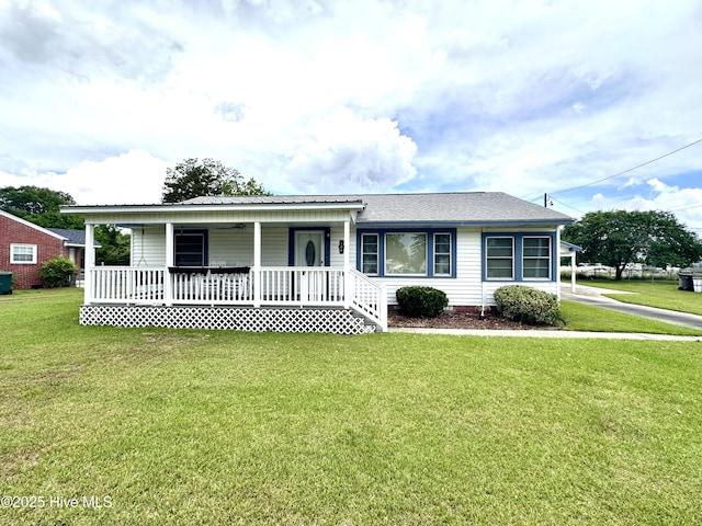 706 E Country Club Dr, Tarboro, NC 27886 - ranch-style house with covered porch and a front lawn