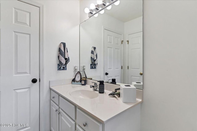 4 Brunswick Ln, Pinehurst, NC 28374 - full bathroom featuring double vanity and a tub