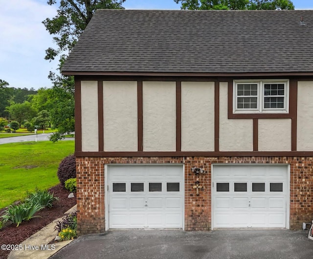104 N Reed Dr, Washington, NC 27889 - garage featuring driveway
