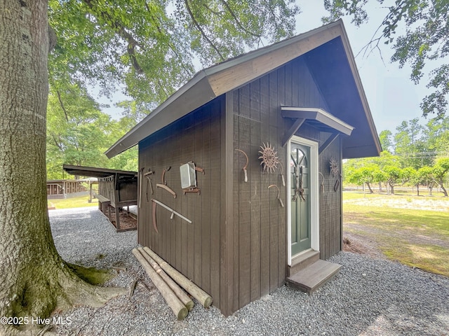 view of outdoor structure with an outbuilding and entry steps