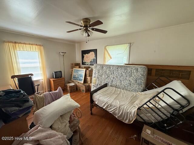 113 Winesett Cir, Plymouth, NC 27962 - bedroom with wood finished floors and ceiling fan