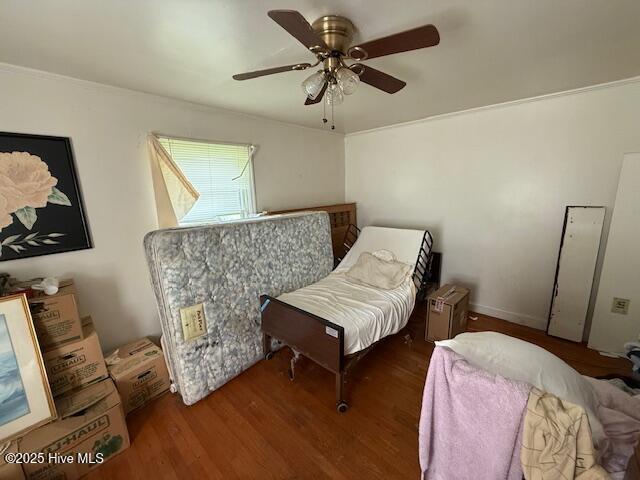 113 Winesett Cir, Plymouth, NC 27962 - bedroom with wood finished floors, a ceiling fan, and ornamental molding