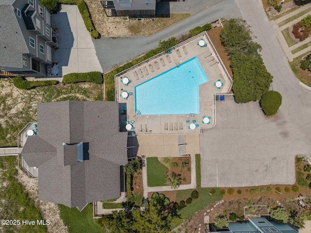 drone / aerial view of a pool