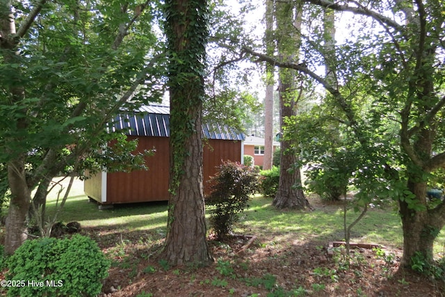 view of yard with a shed and an outdoor structure