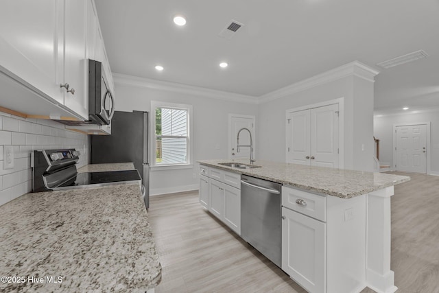 104 Two Sisters Ter, Sneads Ferry, NC 28460 - kitchen with stainless steel appliances, a sink, white cabinets, an island with sink, and baseboards
