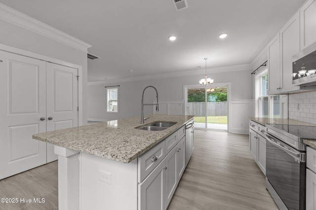 104 Two Sisters Ter, Sneads Ferry, NC 28460 - kitchen featuring a sink, stainless steel appliances, light wood-type flooring, crown molding, and a chandelier