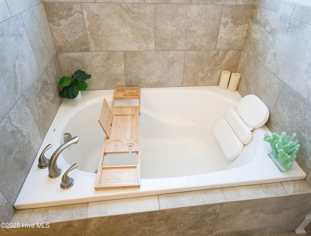 6959 Gracieuse Ln SW, Ocean Isle Beach, NC 28469 - full bathroom with a tub