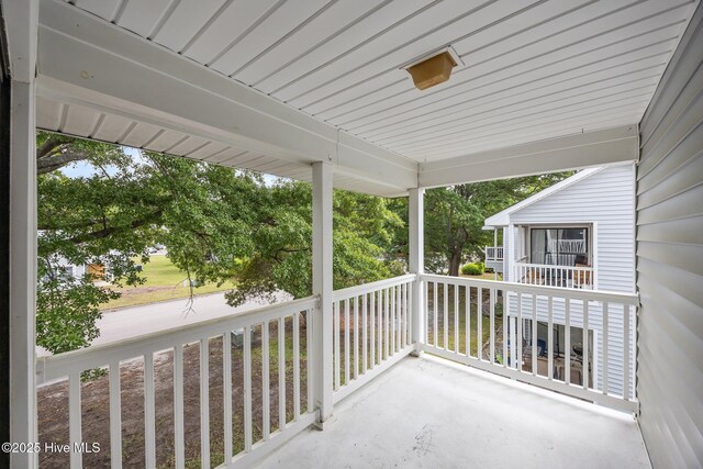 123 W Victoria Ct Unit F, Greenville, NC 27834 - balcony featuring a porch