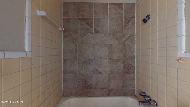 bathroom featuring shower / bath combination