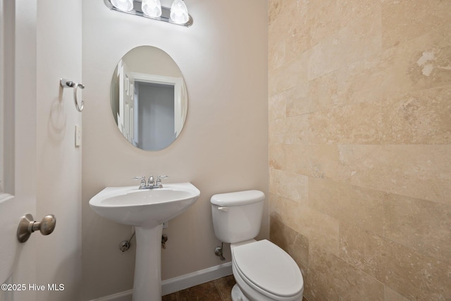 870 Wine Cellar Cir, Wilmington, NC 28411 - half bathroom featuring toilet and baseboards