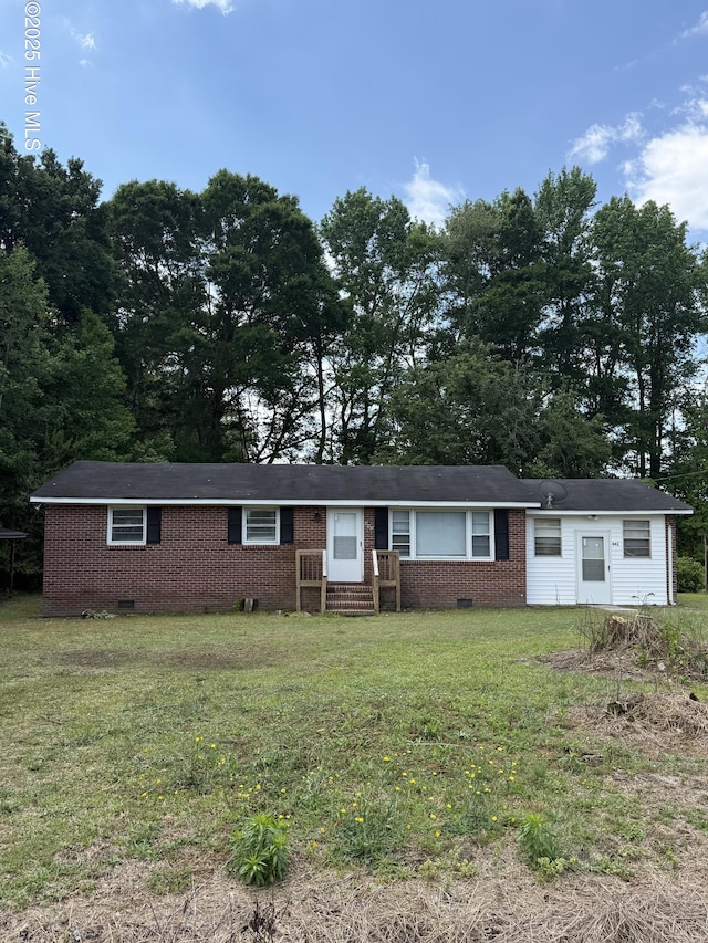 ranch-style house with brick siding, crawl space, a front lawn, and entry steps