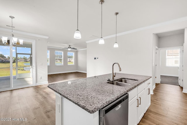 kitchen featuring a sink, dishwasher, baseboards, ornamental molding, and light wood-type flooring