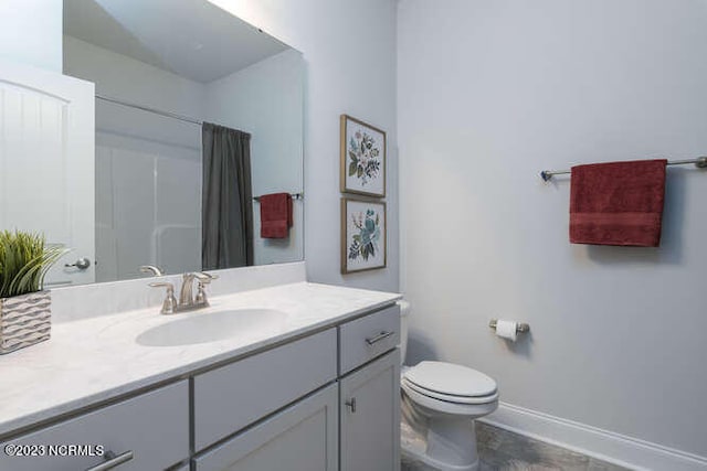 913 Bee Tree Ct, New Bern, NC 28560 - bathroom featuring baseboards, vanity, toilet, and curtained shower