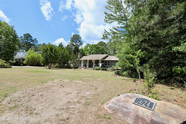 view of green lawn