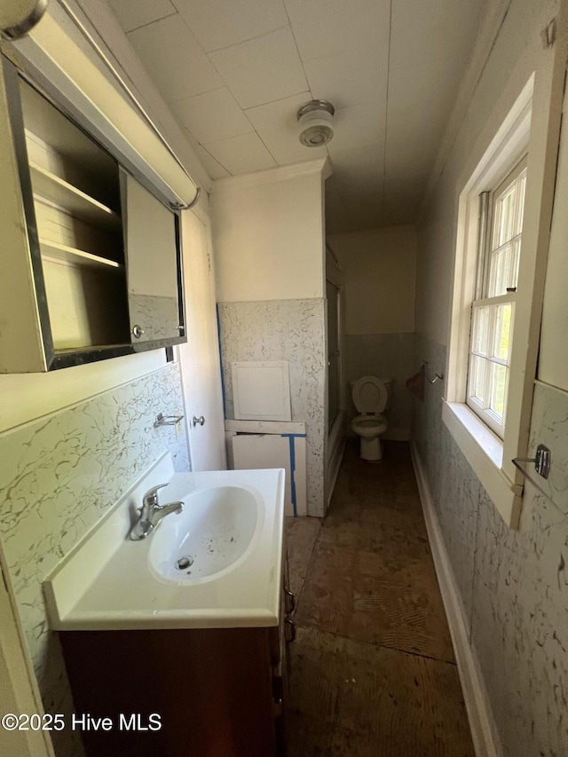 bathroom with vanity, toilet, and ornamental molding