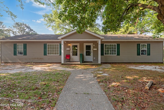 1119 Park St 1117, Elizabeth City, NC 27909 - ranch-style house featuring a porch