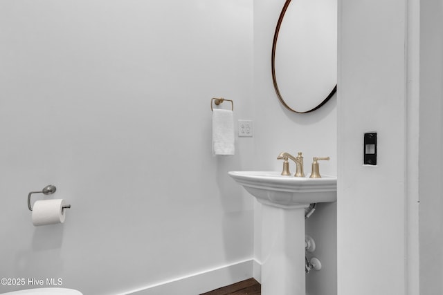 140 E Ag Dr, New Bern, NC 28562 - bathroom with baseboards