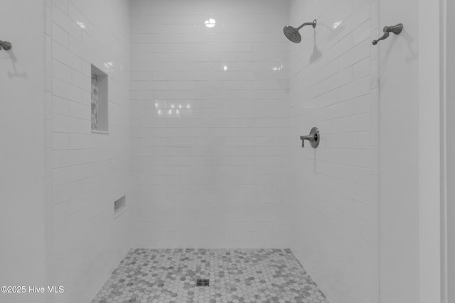 140 E Ag Dr, New Bern, NC 28562 - full bathroom featuring tiled shower