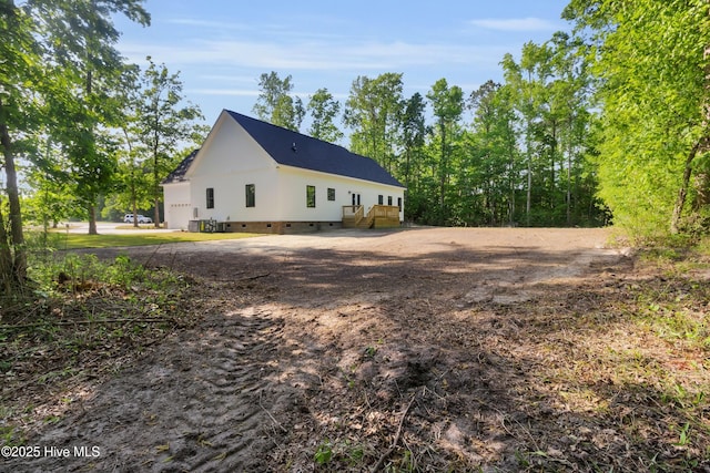 140 E Ag Dr, New Bern, NC 28562 - view of side of home with crawl space and a garage