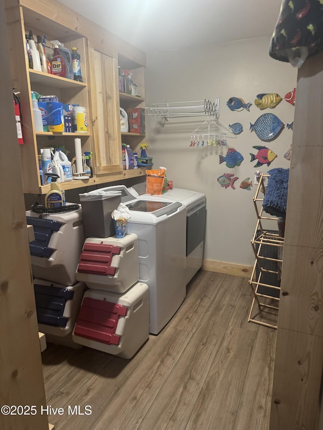 200 Wintergreen Patch Ln, Burnsville, NC 28714 - laundry area featuring light wood-type flooring, independent washer and dryer, and baseboards