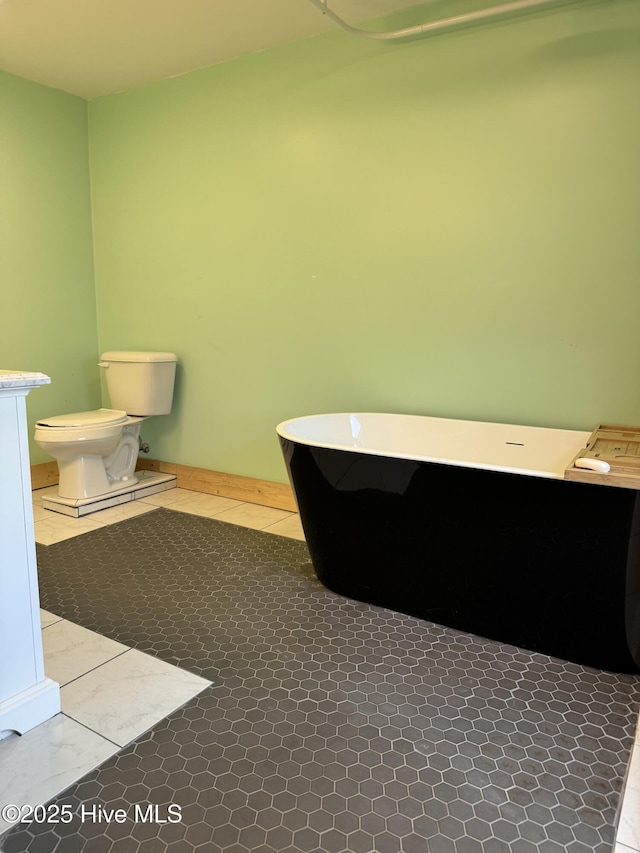 200 Wintergreen Patch Ln, Burnsville, NC 28714 - bathroom featuring toilet and a freestanding tub