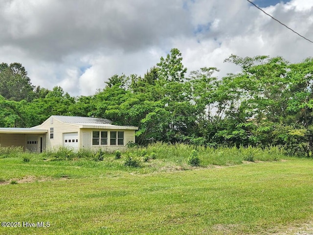 view of grassy yard featuring an attached garage