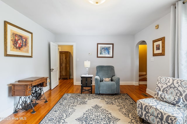 1306 W Church St, Elizabeth City, NC 27909 - living area featuring arched walkways, wood finished floors, and baseboards