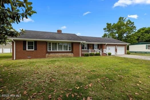 117 Arthur Rd, Beaufort, NC 28516 - single story home featuring a garage, a front yard, a chimney, and covered porch