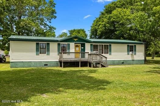 117 Arthur Rd, Beaufort, NC 28516 - view of front of house featuring crawl space and a front lawn