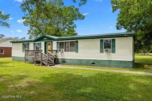 117 Arthur Rd, Beaufort, NC 28516 - manufactured / mobile home featuring crawl space, a front yard, and cooling unit