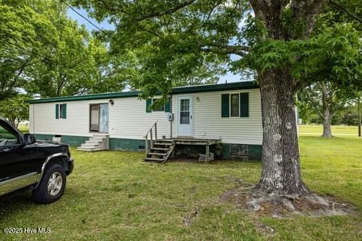 117 Arthur Rd, Beaufort, NC 28516 - manufactured / mobile home featuring a front lawn and entry steps