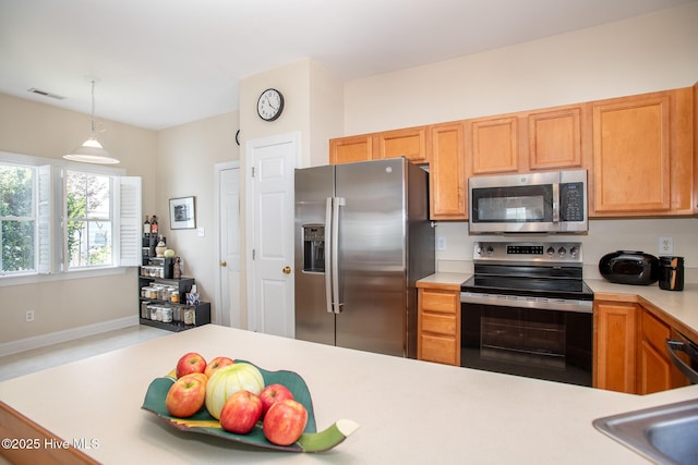 102 Macgregor Dr, Beaufort, NC 28516 - kitchen featuring stainless steel appliances, light countertops, decorative light fixtures, and baseboards