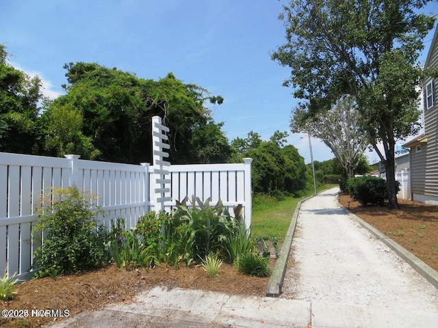 102 Macgregor Dr, Beaufort, NC 28516 - view of street