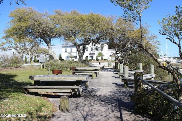 102 Macgregor Dr, Beaufort, NC 28516 - view of property's community featuring a yard