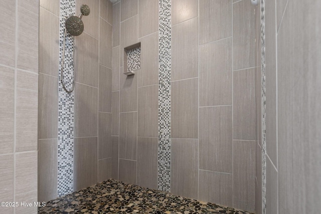 full bathroom featuring tiled shower