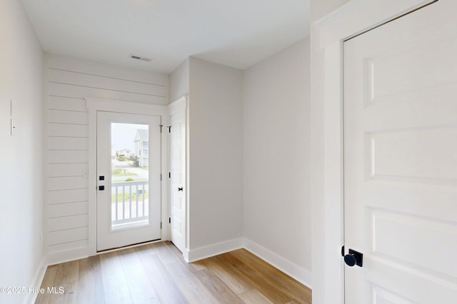 128 Sea Oaks Ct, North Topsail Beach, NC 28460 - entryway with light wood-type flooring and baseboards