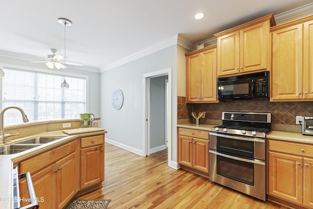 2016 Ashbrook Ct, Leland, NC 28451 - kitchen featuring black microwave, double oven range, a sink, a ceiling fan, and crown molding