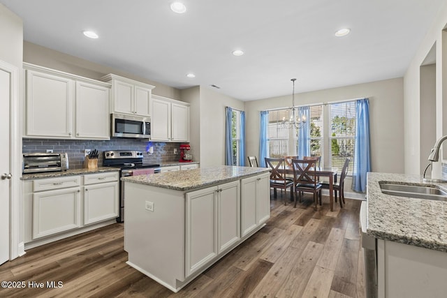 211 Willow Ridge Dr, Holly Ridge, NC 28445 - kitchen featuring a sink, appliances with stainless steel finishes, a kitchen island, a chandelier, and dark wood finished floors