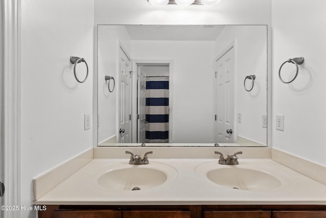 134 Inverness Dr, Hubert, NC 28539 - full bathroom with double vanity