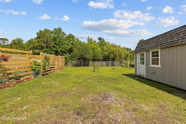 134 Inverness Dr, Hubert, NC 28539 - view of yard with an outbuilding
