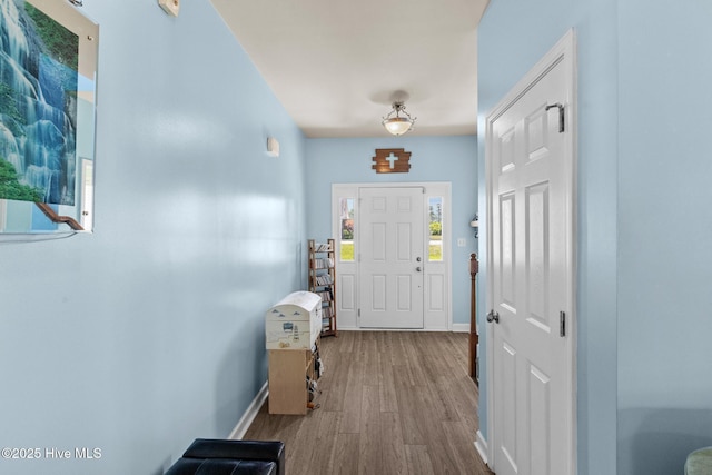 134 Inverness Dr, Hubert, NC 28539 - foyer featuring wood finished floors and baseboards