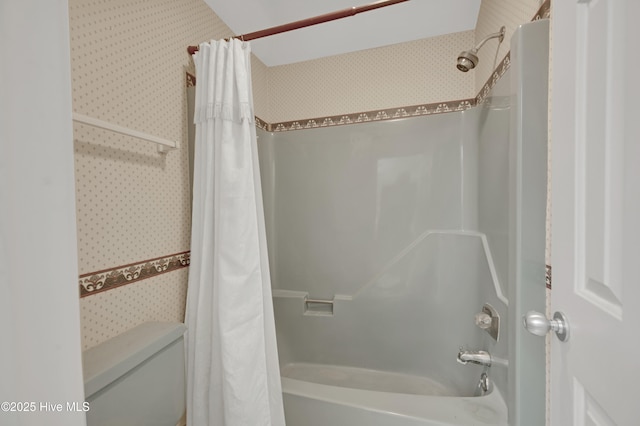 bathroom featuring shower / tub combo with curtain and toilet