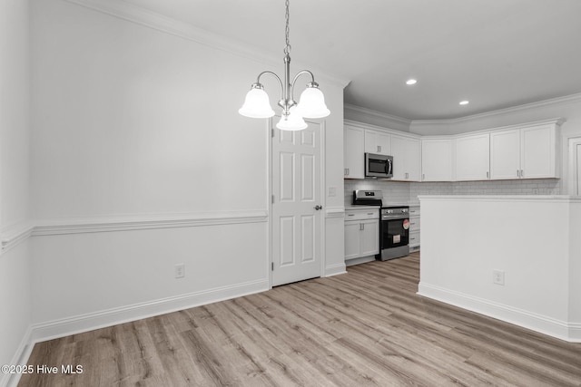 kitchen with stainless steel appliances, light wood finished floors, white cabinets, a chandelier, and recessed lighting