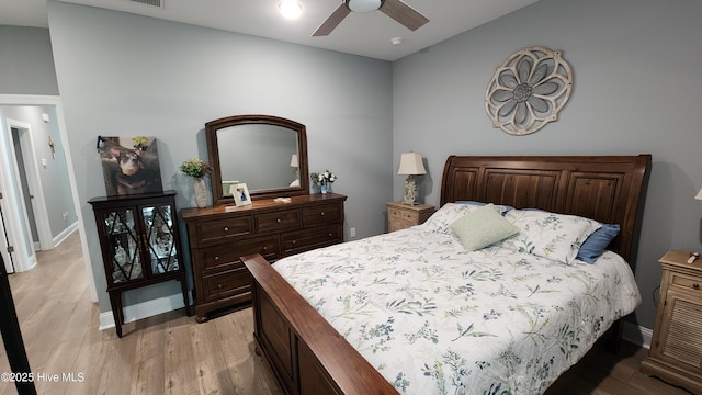 bedroom featuring light wood-style floors, baseboards, and a ceiling fan